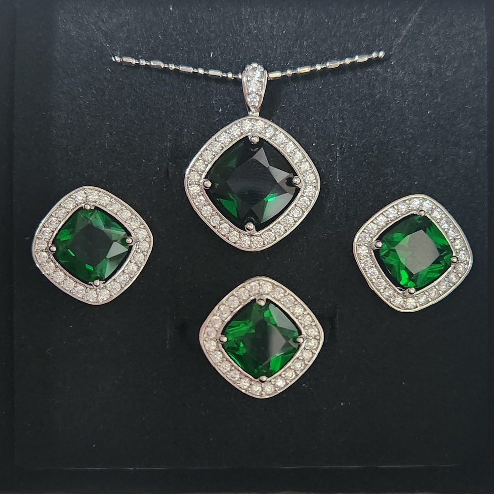 Sterling Silver And Green Gemstone Jewelry Set